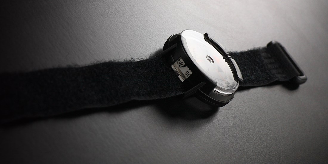 Компас Suunto M-9/Black/Black/NH на ремешке с застежкой-липучкой
